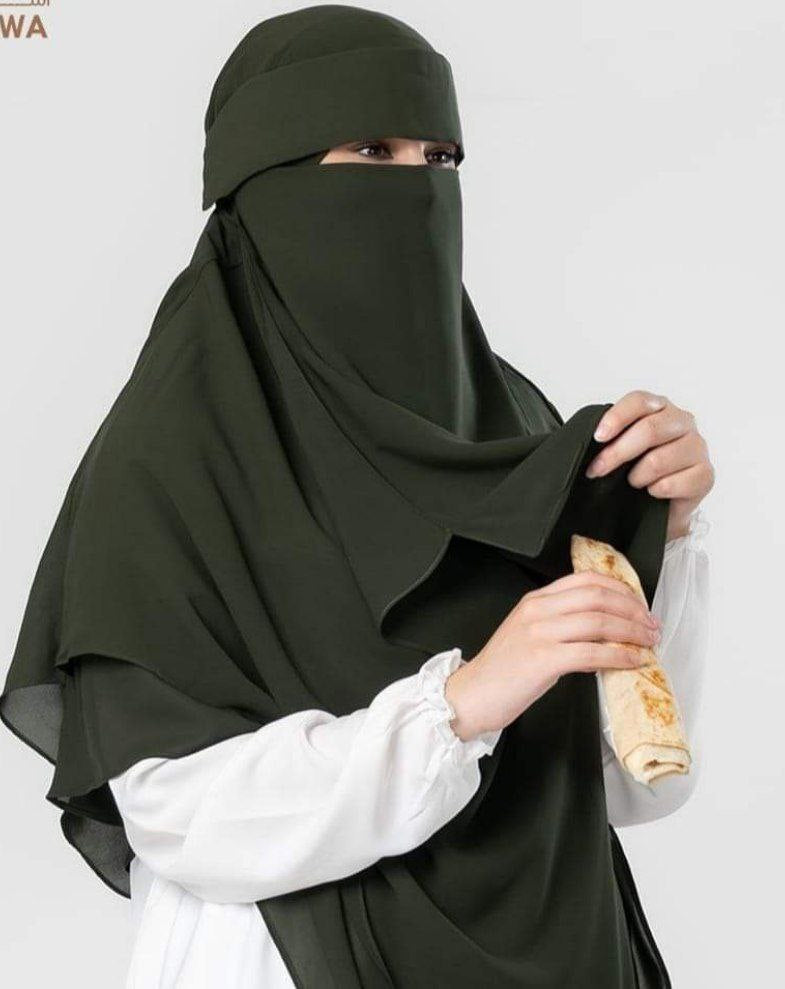 Eating tanda niqab with khimar