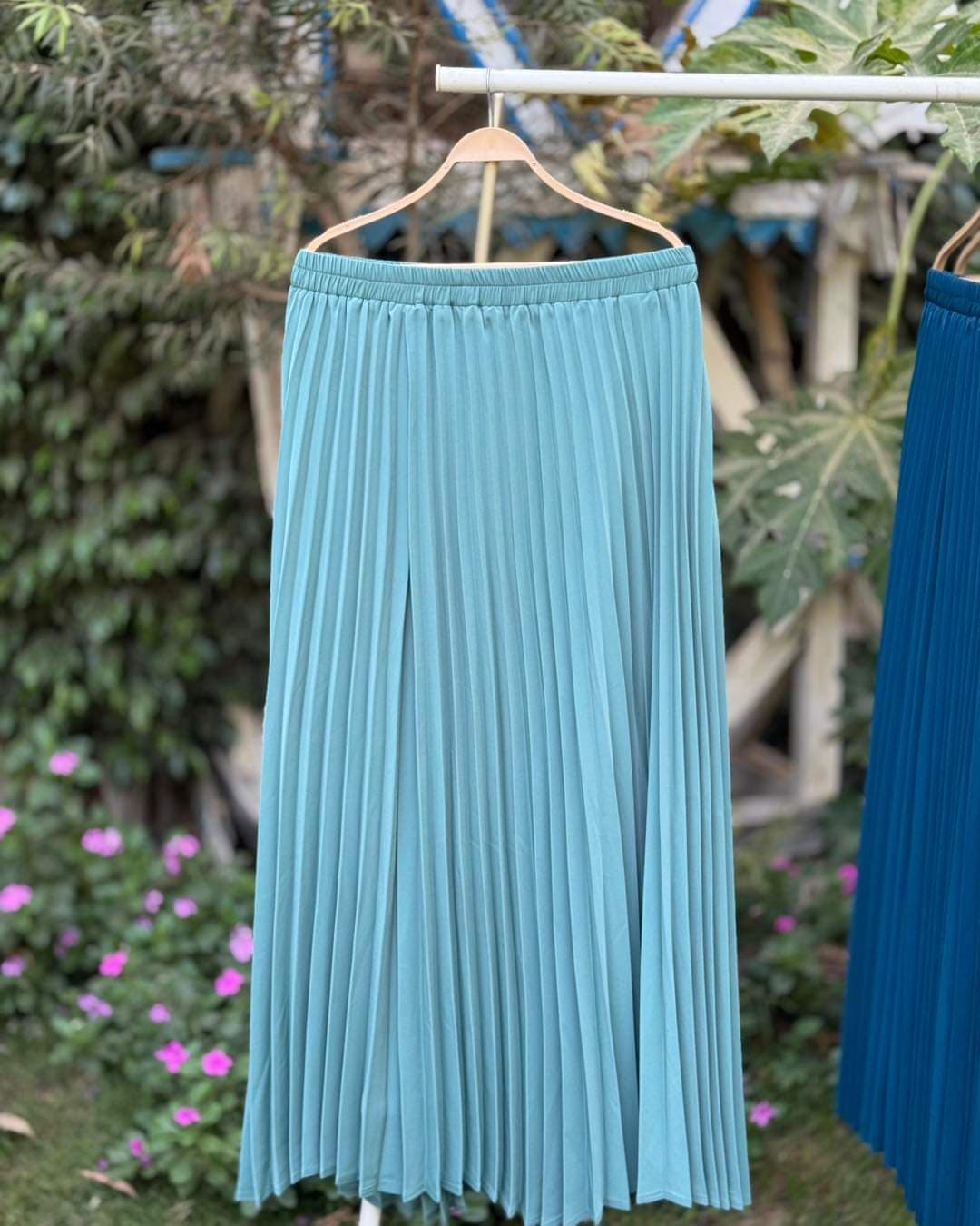 Pleated skirt (Crepe Material)