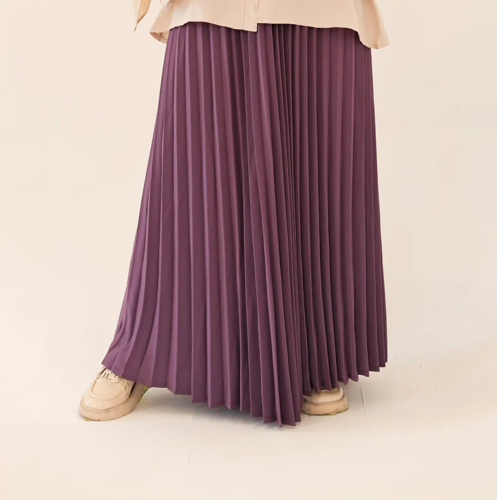 Pleated skirt (Crepe Material)