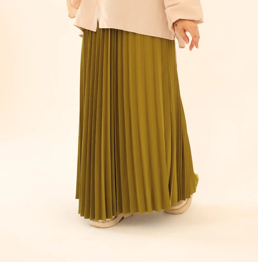 Pleated skirt (Crepe Material)