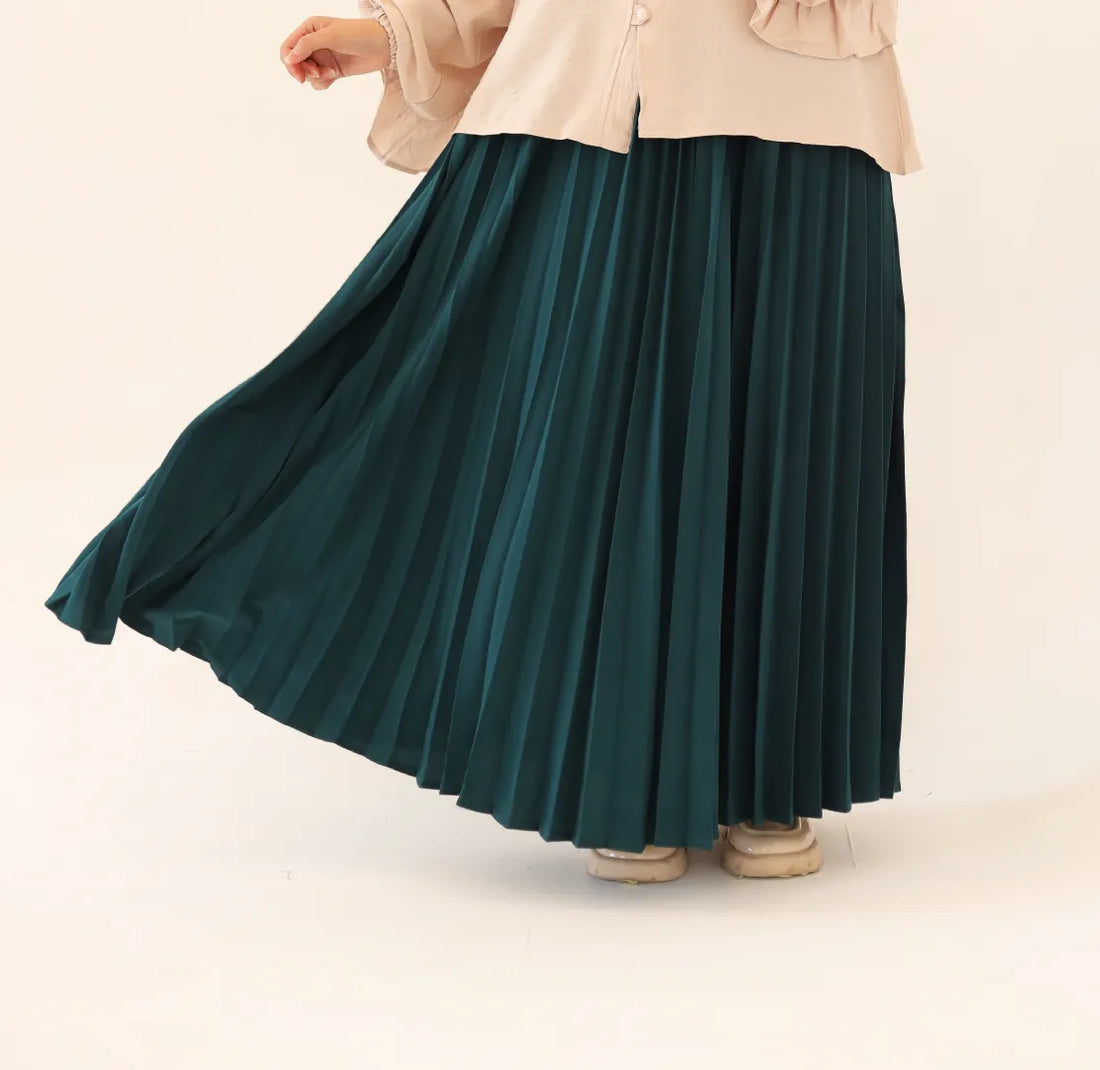 Pleated skirt (Crepe Material)