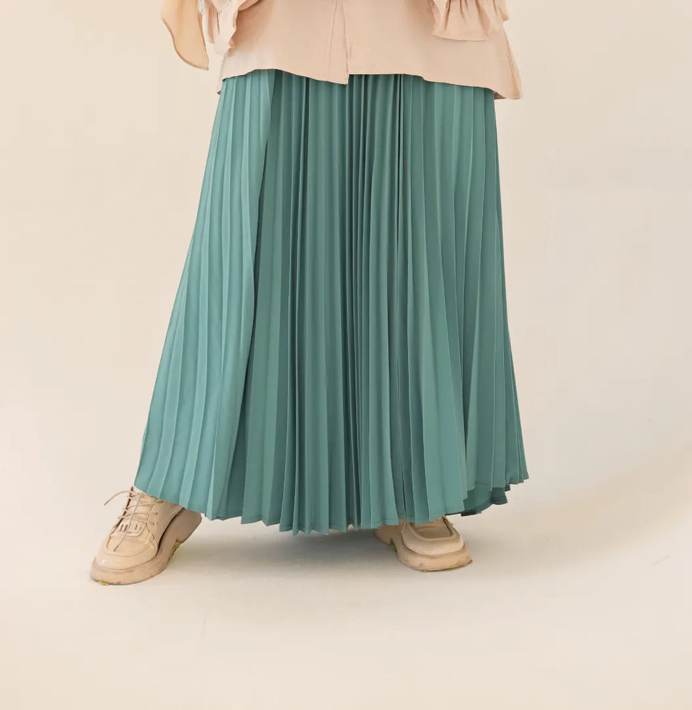 Pleated skirt (Crepe Material)