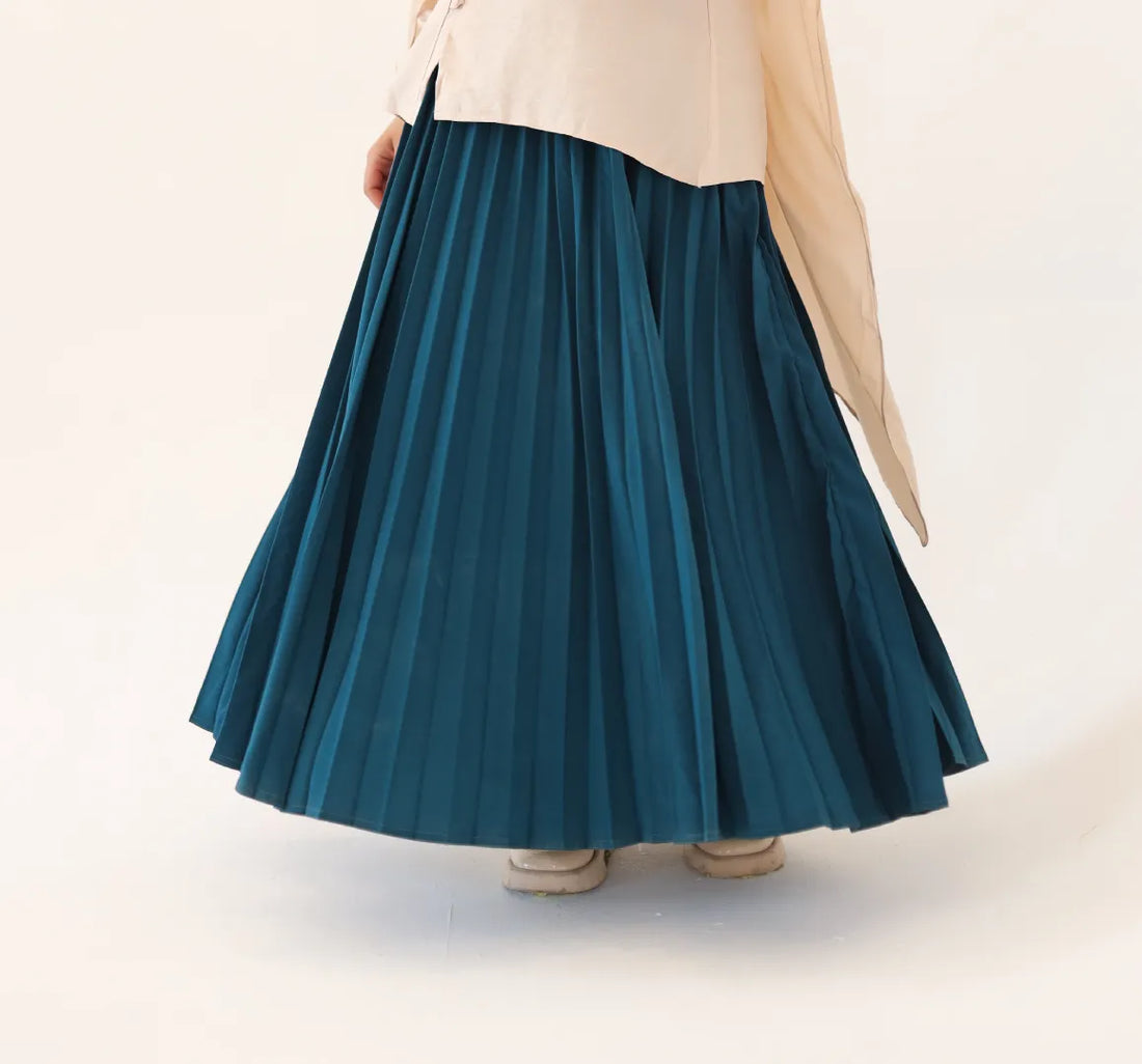 Pleated skirt (Crepe Material)