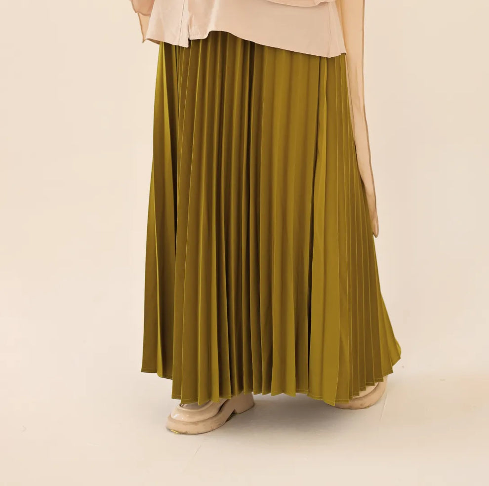 Pleated skirt (Crepe Material)