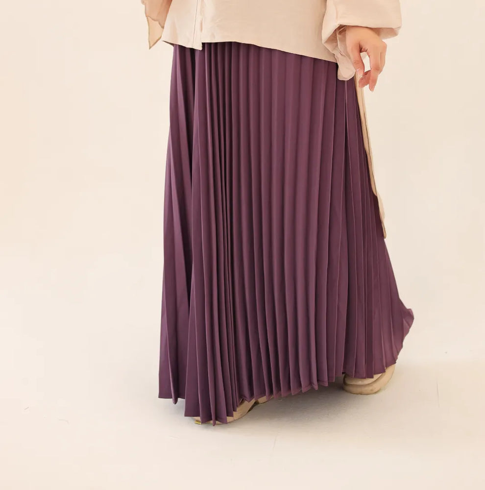 Pleated skirt (Crepe Material)