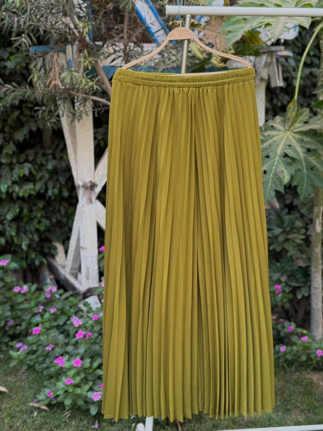 Pleated skirt (Crepe Material)