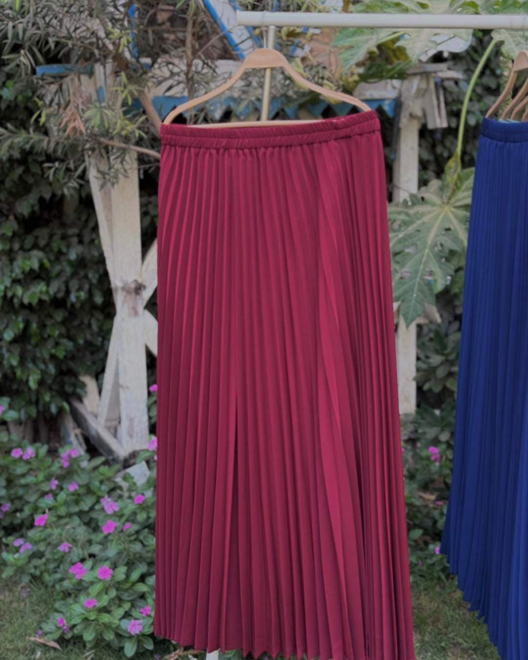 Pleated skirt (Crepe Material)
