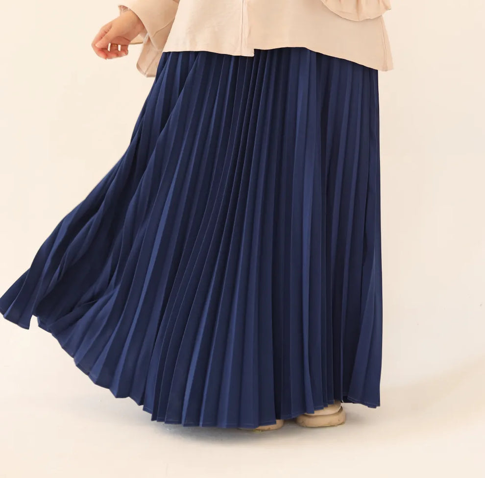 Pleated skirt (Crepe Material)