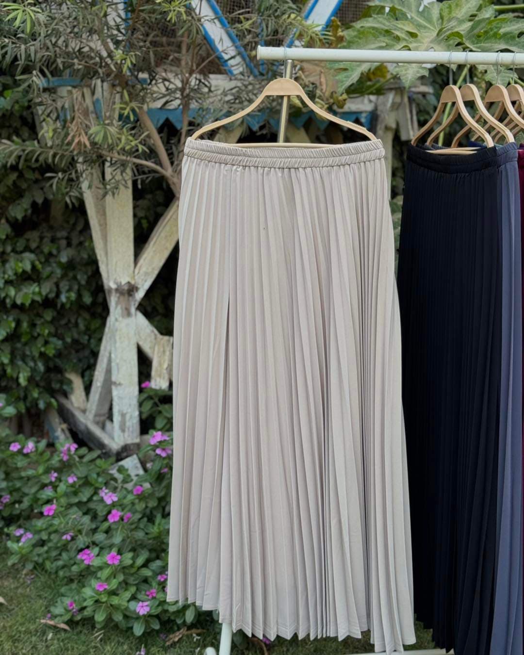 Pleated skirt (Crepe Material)