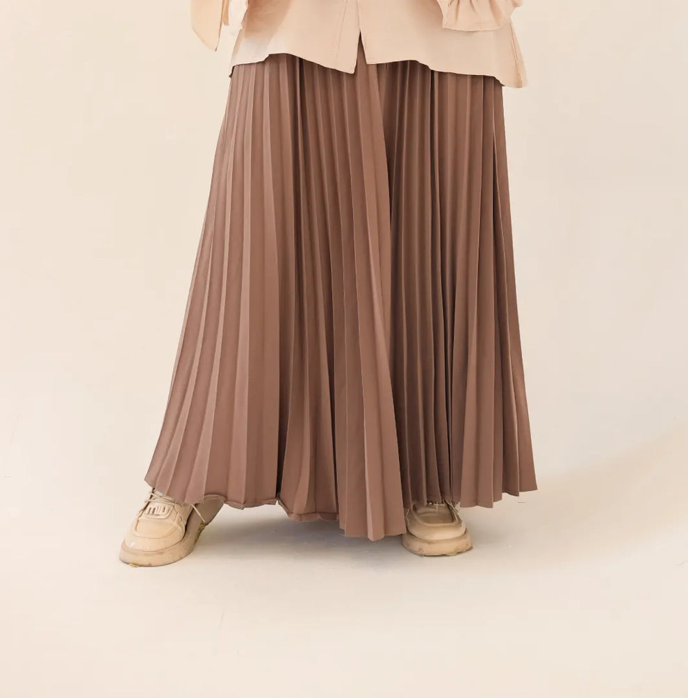 Pleated skirt (Crepe Material)