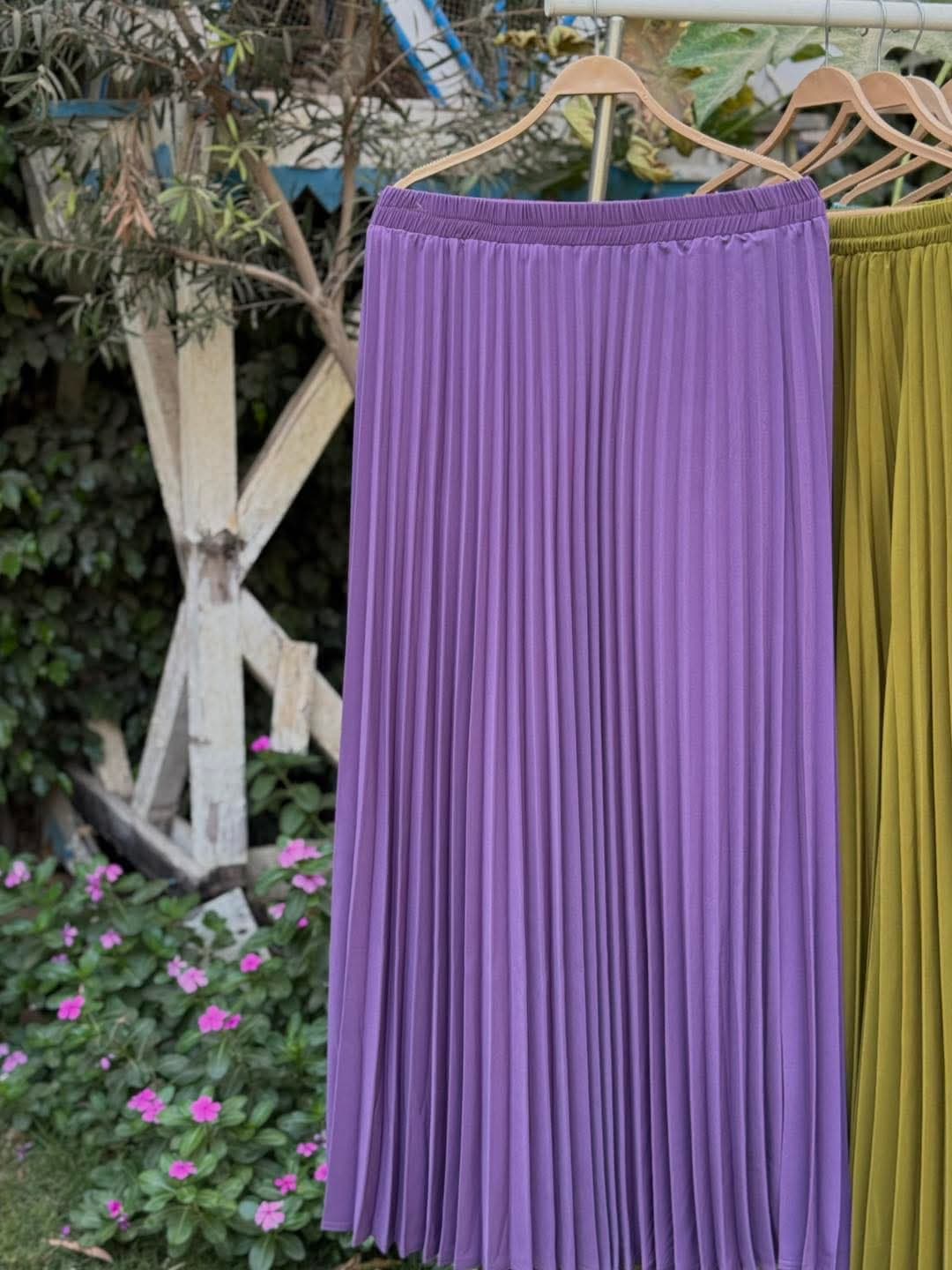 Pleated skirt (Crepe Material)