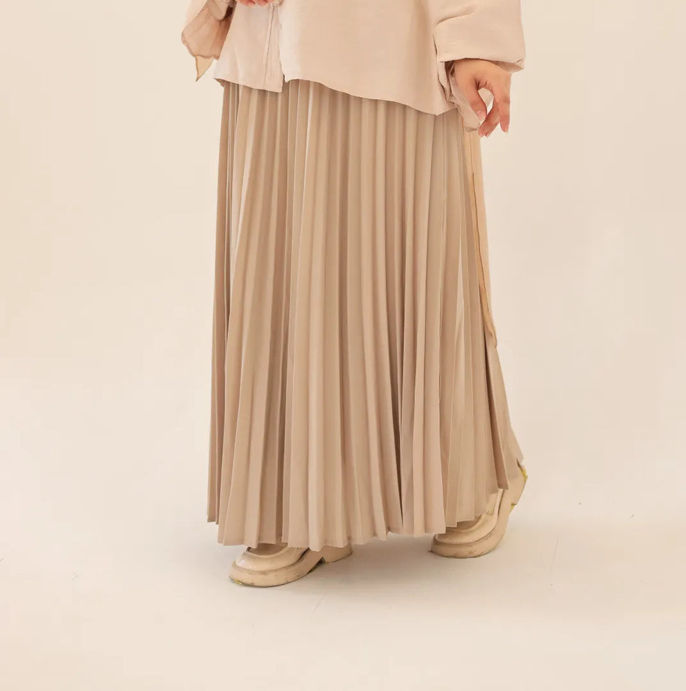 Pleated skirt (Crepe Material)