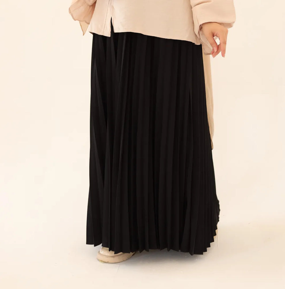 Pleated skirt (Crepe Material)
