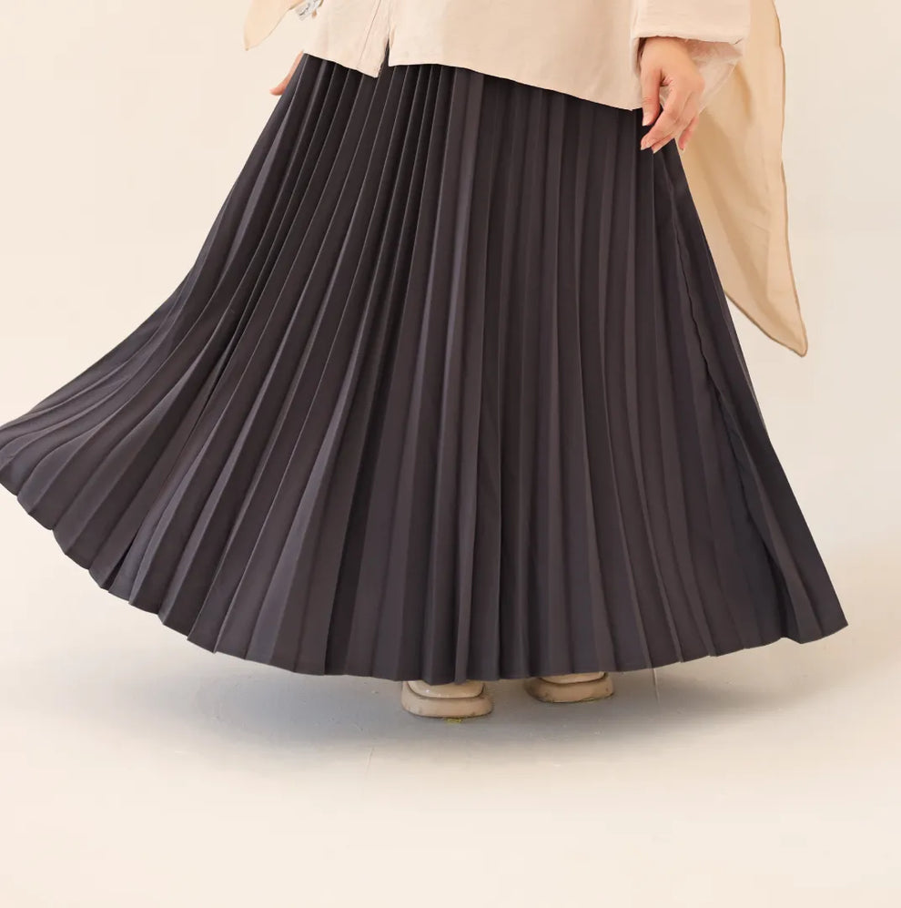 Pleated skirt (Crepe Material)