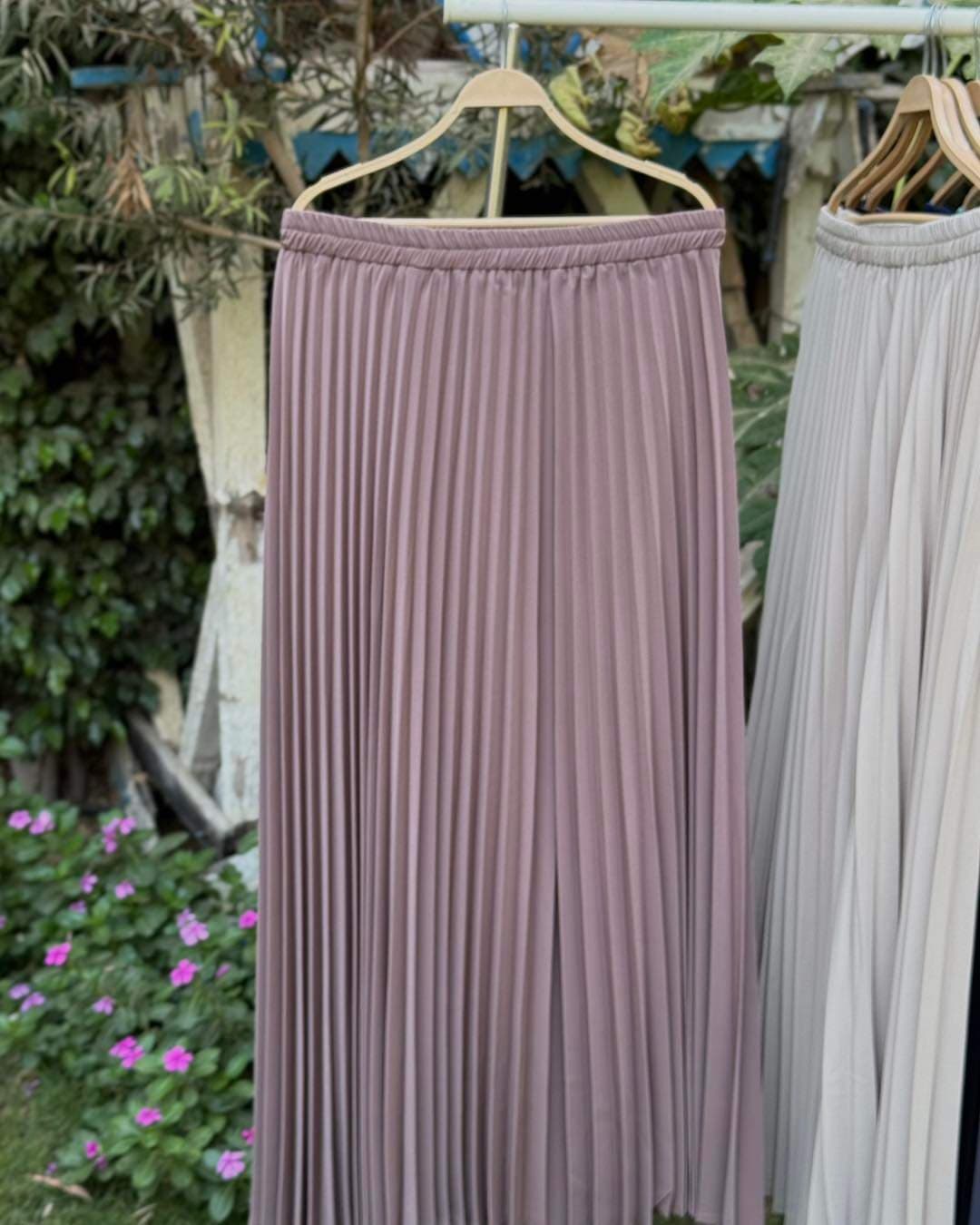 Pleated skirt (Crepe Material)