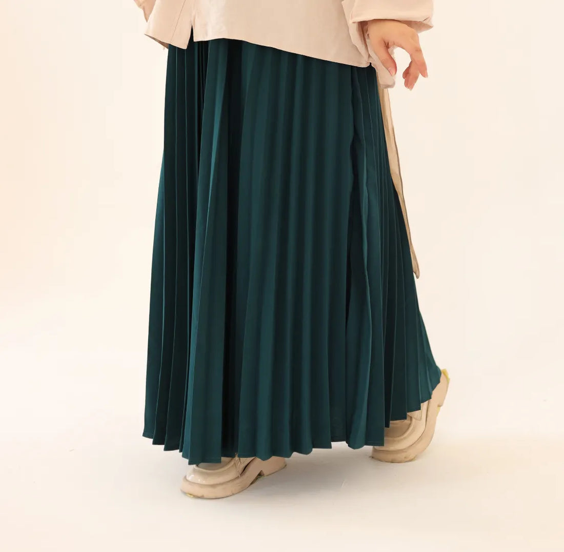Pleated skirt (Crepe Material)
