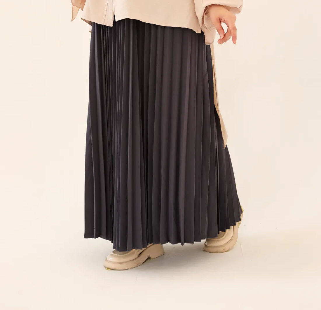 Pleated skirt (Crepe Material)