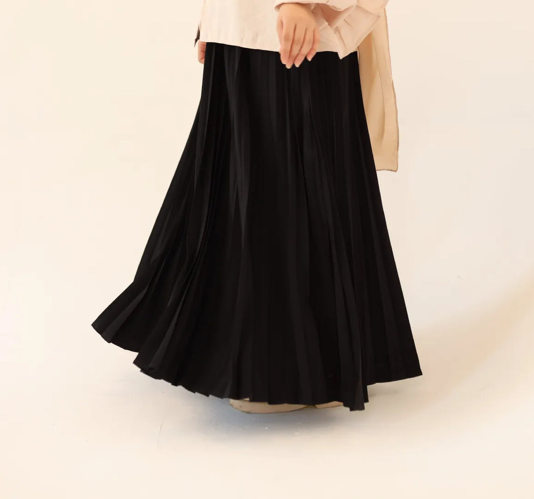 Pleated skirt (Crepe Material)