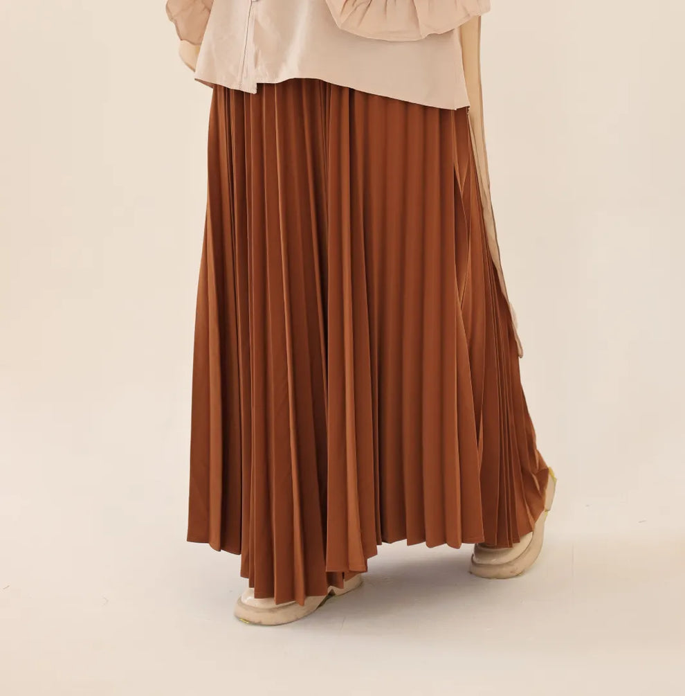 Pleated skirt (Crepe Material)